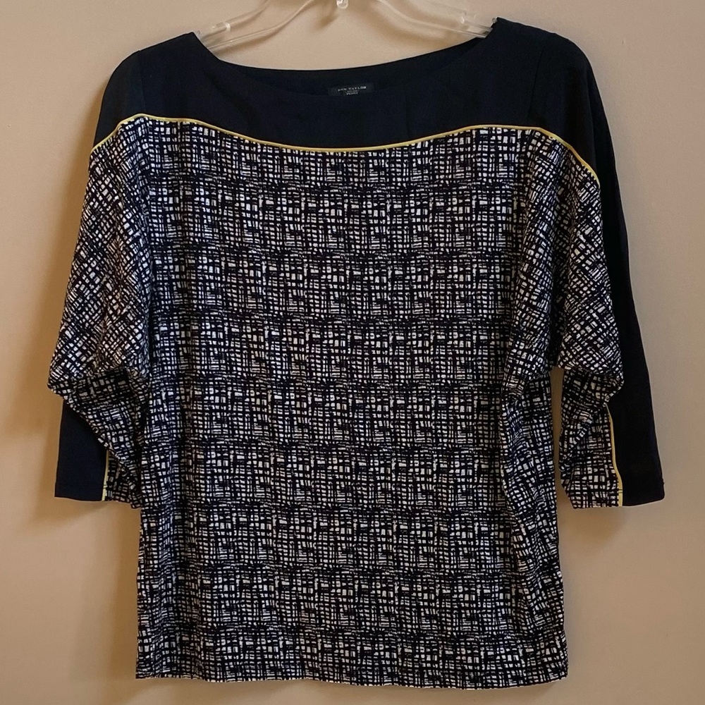 ANN TAYLOR TOPS/BLOUSE/ 3/4 SLEEVES/ BLACK- WHITE / SIZE SP / USED.